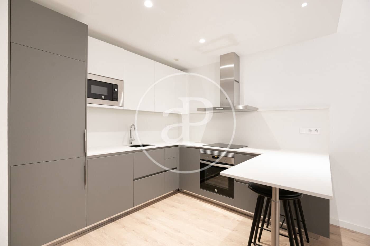 3 slaapkamer Appartement te huur in Barcelona stad - € 3.100 (Ref: 8888591)