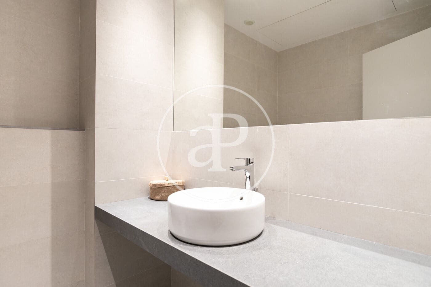 3 slaapkamer Appartement te huur in Barcelona stad - € 3.100 (Ref: 8888591)