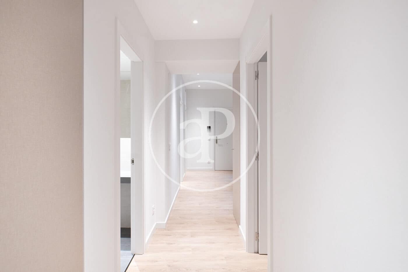 3 slaapkamer Appartement te huur in Barcelona stad - € 3.100 (Ref: 8888591)
