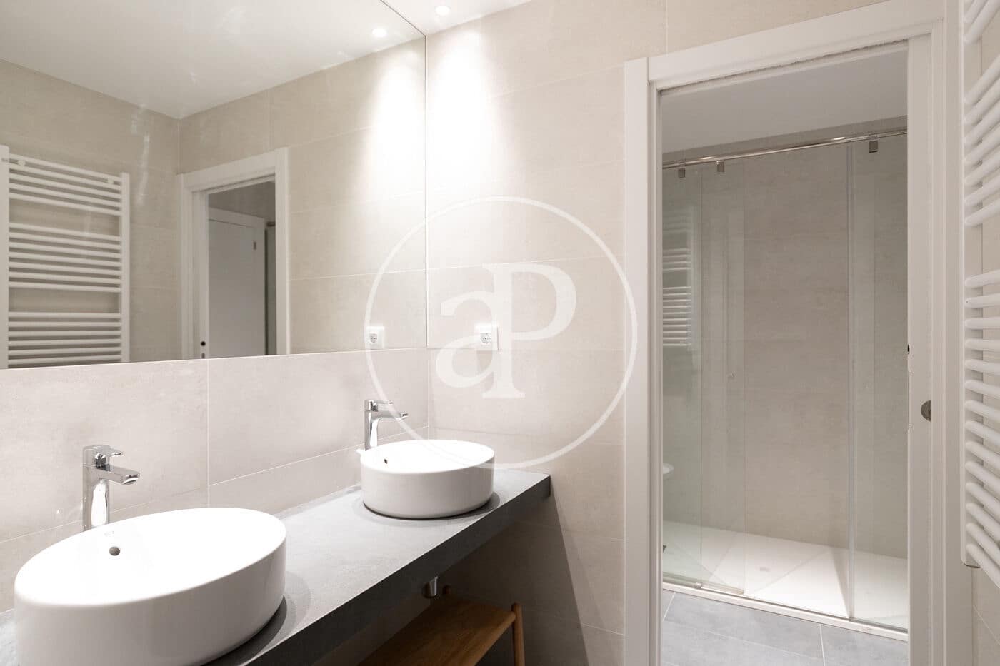 3 slaapkamer Appartement te huur in Barcelona stad - € 3.100 (Ref: 8888591)