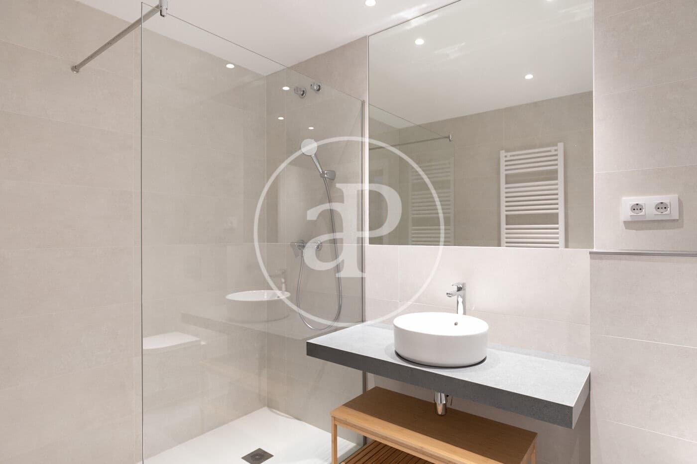 3 slaapkamer Appartement te huur in Barcelona stad - € 3.100 (Ref: 8888591)