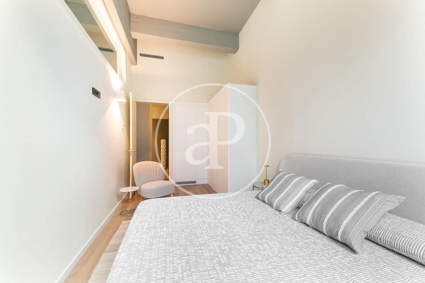1 soverom Leilighet til leie i Barcelona by med svømmebasseng - € 2 340 (Ref: 8888595)