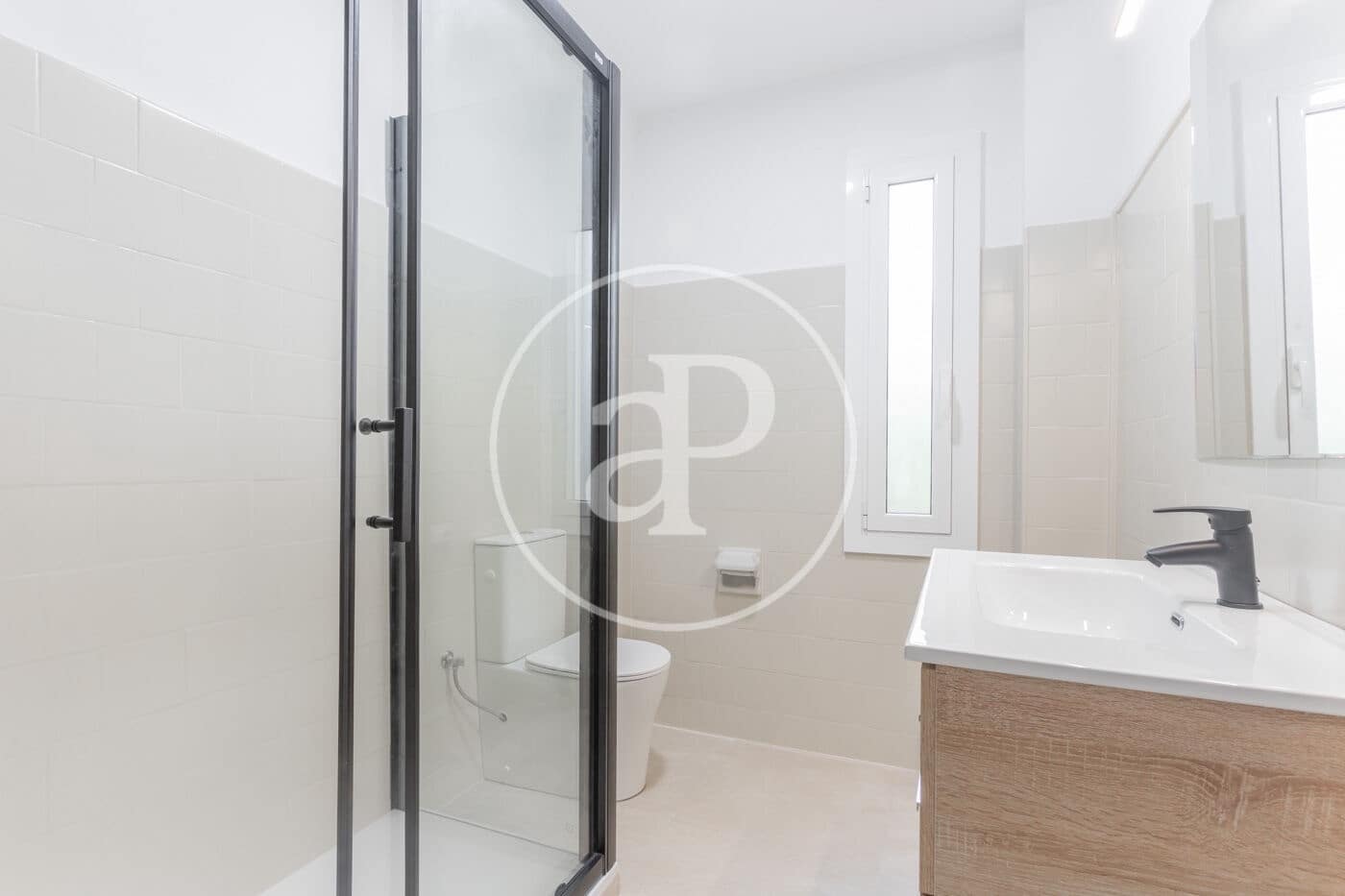 3 sovrum Lägenhet att hyra i Barcelona stad - 2 300 € (Ref: 8893353)