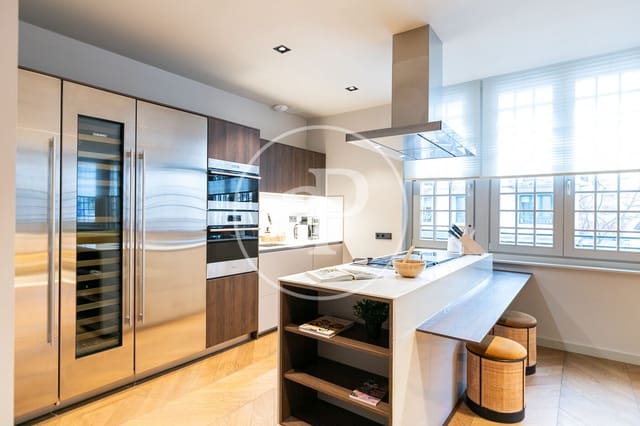 2 slaapkamer Appartement te koop in El Barri Gòtic, Barcelona stad - € 945.000 (Ref: 8897082)