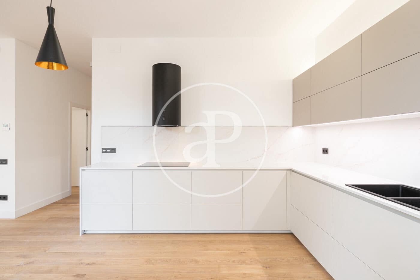 Leilighet til salgs i Barcelona by - € 1 100 000 (Ref: 8900384)