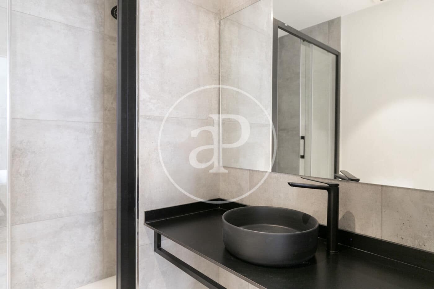 3 quarto Apartamento para arrendar em Barcelona cidade - 2 500 € (Ref: 8902305)