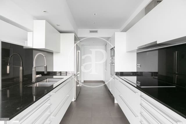 2 makuuhuone Kattohuoneisto vuokrattavana paikassa El Poblenou, Barcelona kaupunki - 7 500 € (Ref: 8902309)