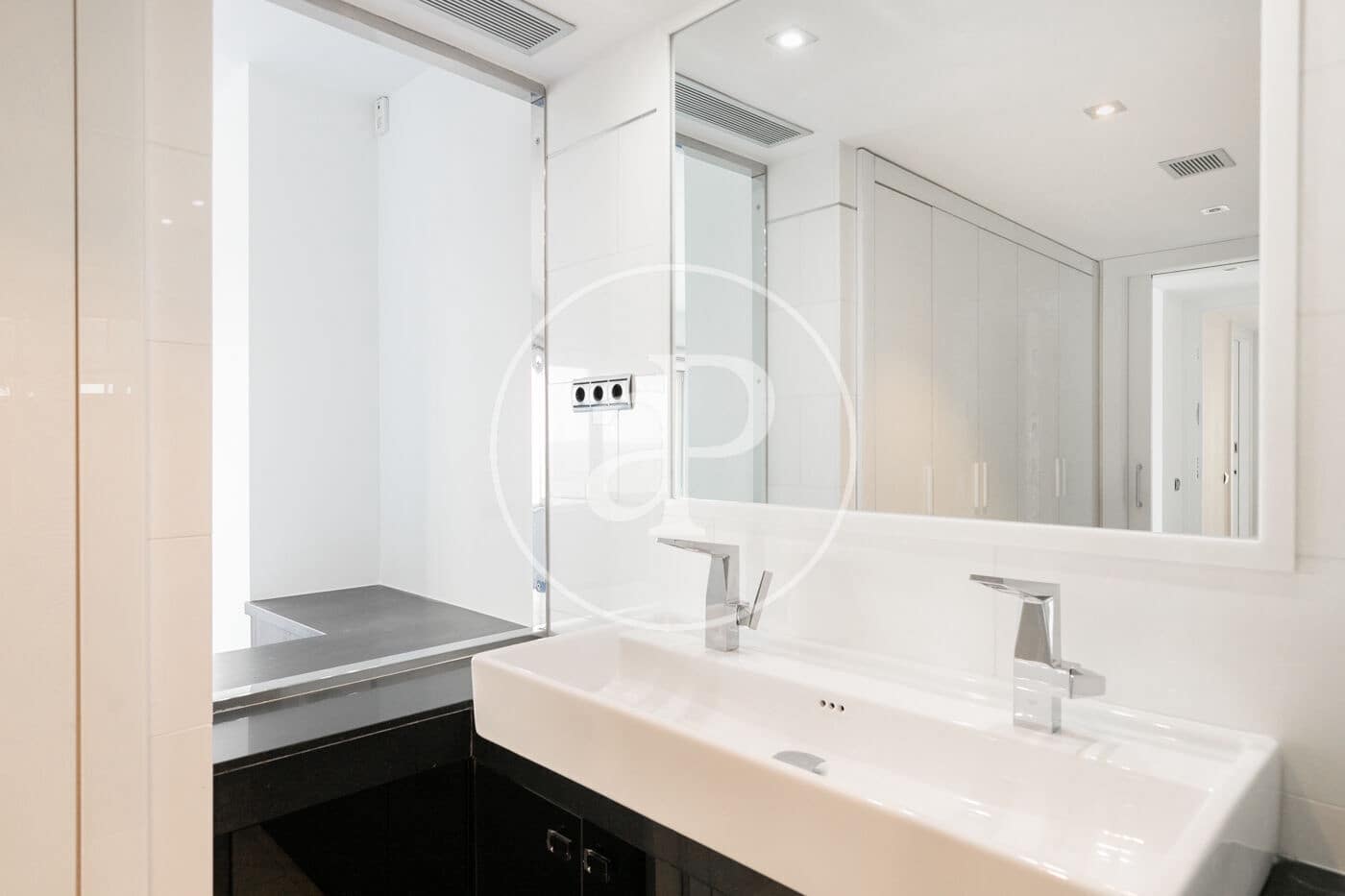 2 bedroom Penthouse for rent in Barcelona city - € 7,500 (Ref: 8902309)