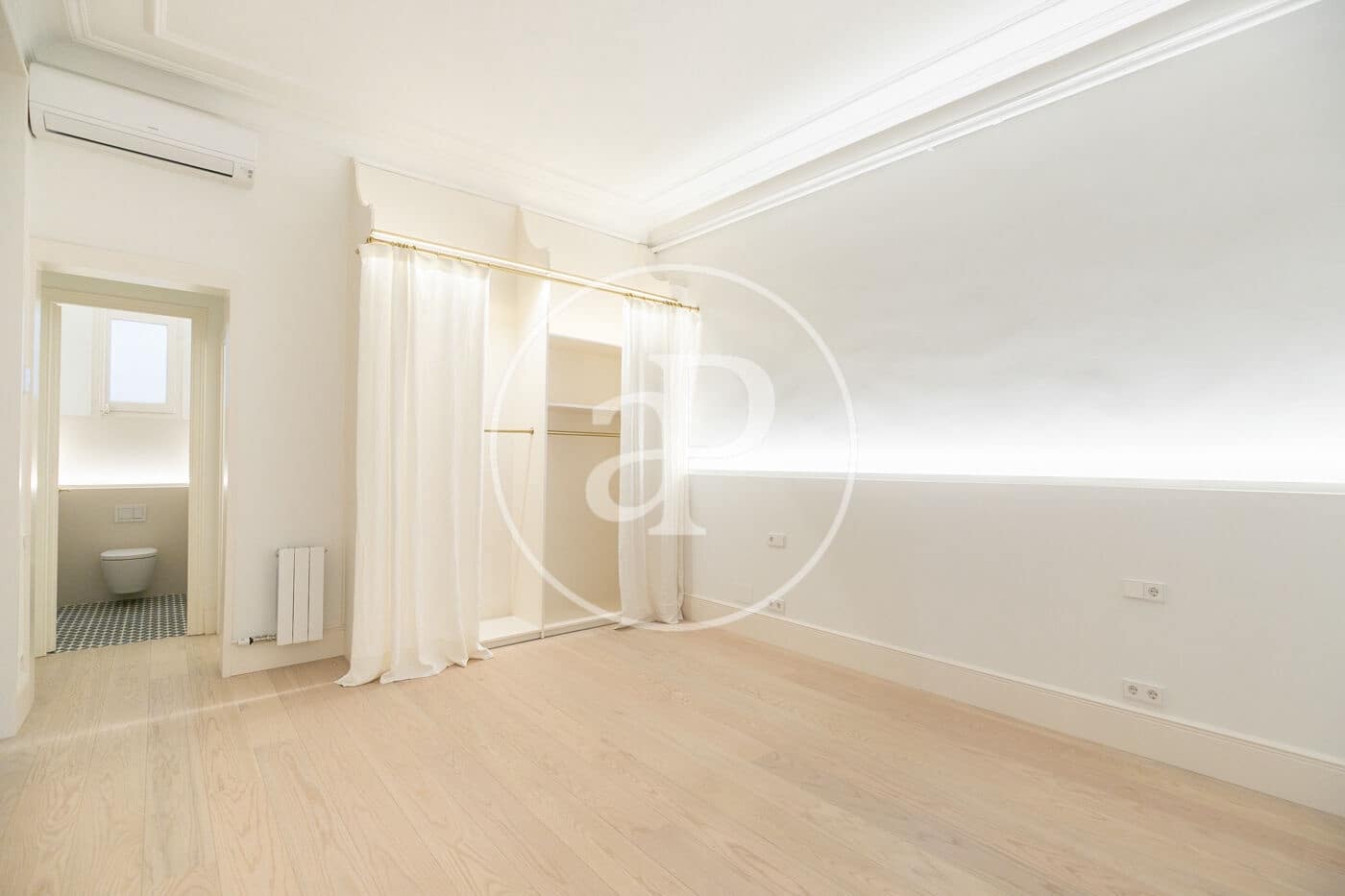 4 soveværelse Lejlighed til salg i Barcelona by - € 1.490.000 (Ref: 8905661)