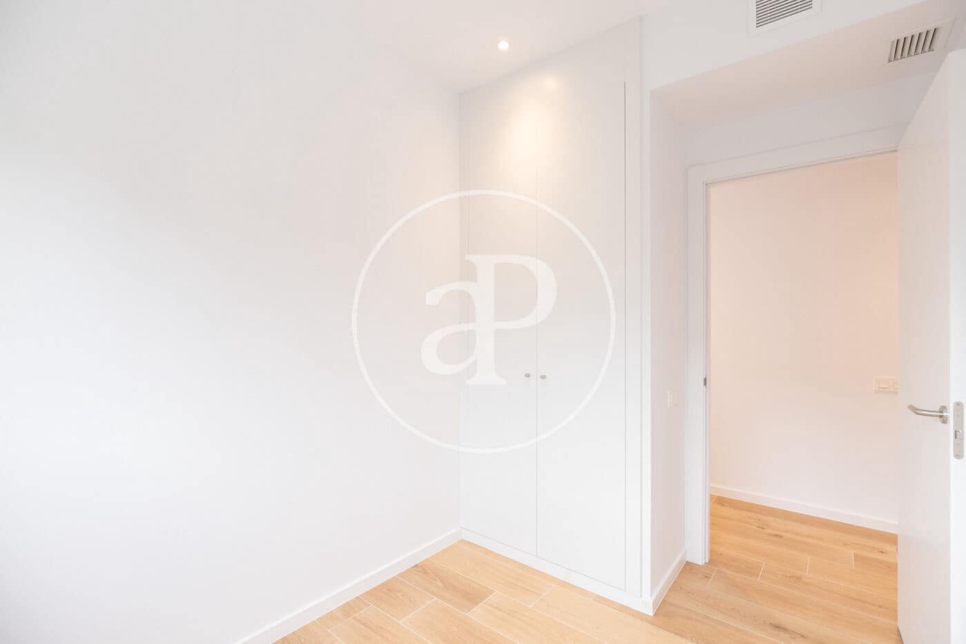 4 bedroom Apartment for rent in Esplugues de Llobregat with pool - € 3,700 (Ref: 8905665)