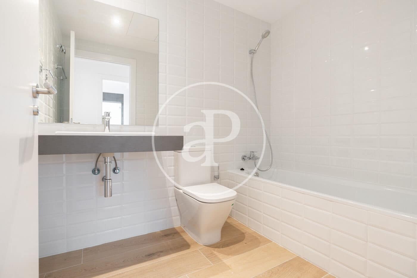 4 bedroom Apartment for rent in Esplugues de Llobregat with pool - € 3,700 (Ref: 8905665)