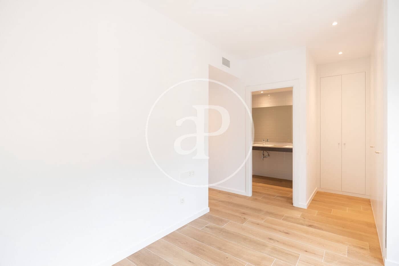 4 bedroom Apartment for rent in Esplugues de Llobregat with pool - € 3,700 (Ref: 8905665)