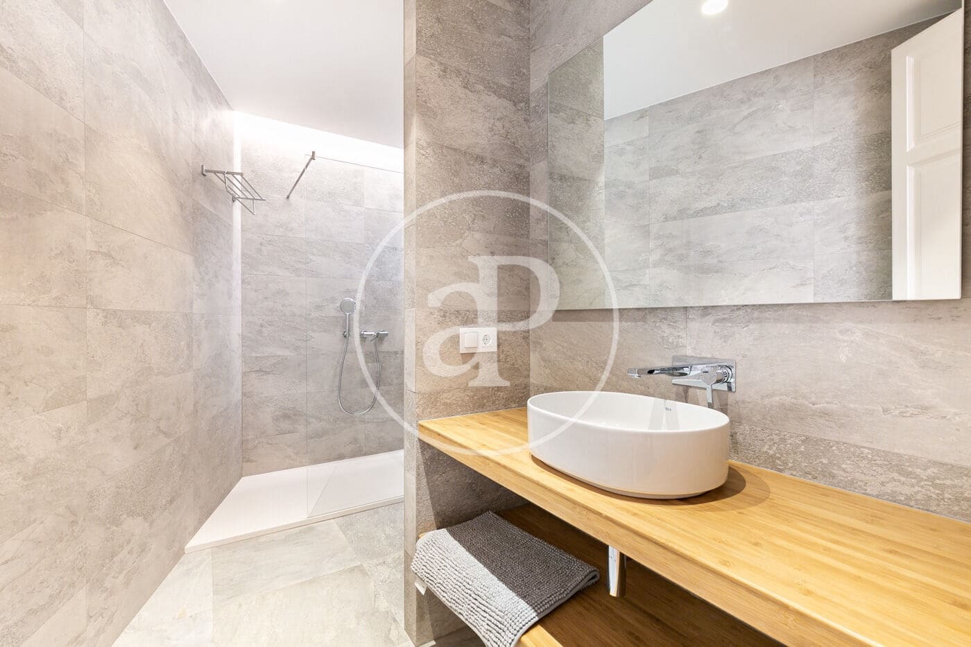 4 Zimmer Apartment zu vermieten in Barcelona Stadt - 2.900 € (Ref: 8907665)