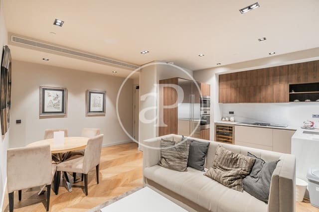 2 soveværelse Lejlighed til leje i El Barri Gòtic, Barcelona by - € 2.700 (Ref: 8926917)
