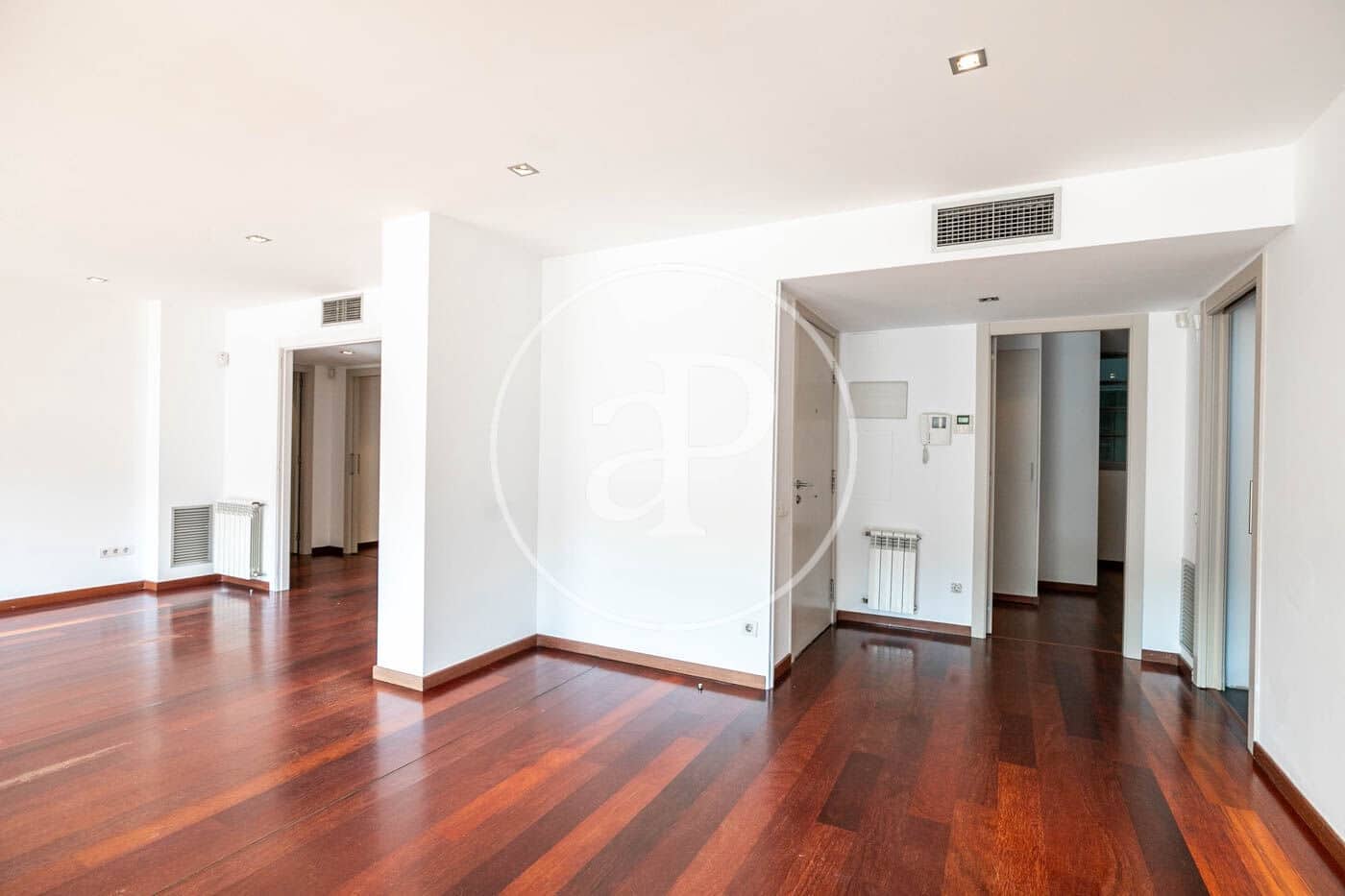 4 soveværelse Lejlighed til salg i Barcelona by med swimmingpool - € 2.000.000 (Ref: 8926920)