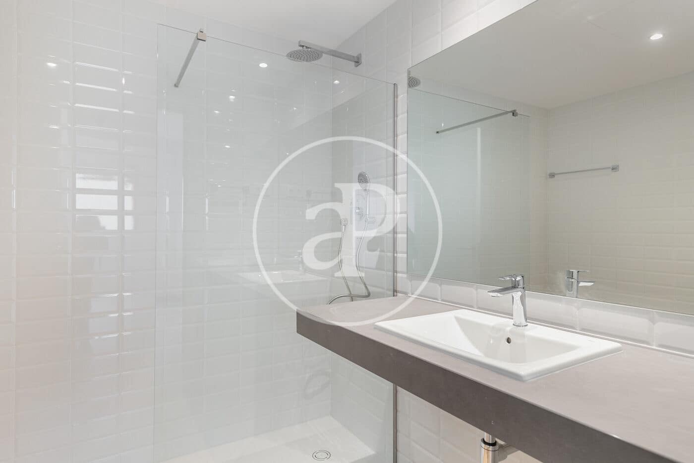 Appartement de 2 chambres à louer à Esplugues de Llobregat - 2 332 € (Ref: 8926924)