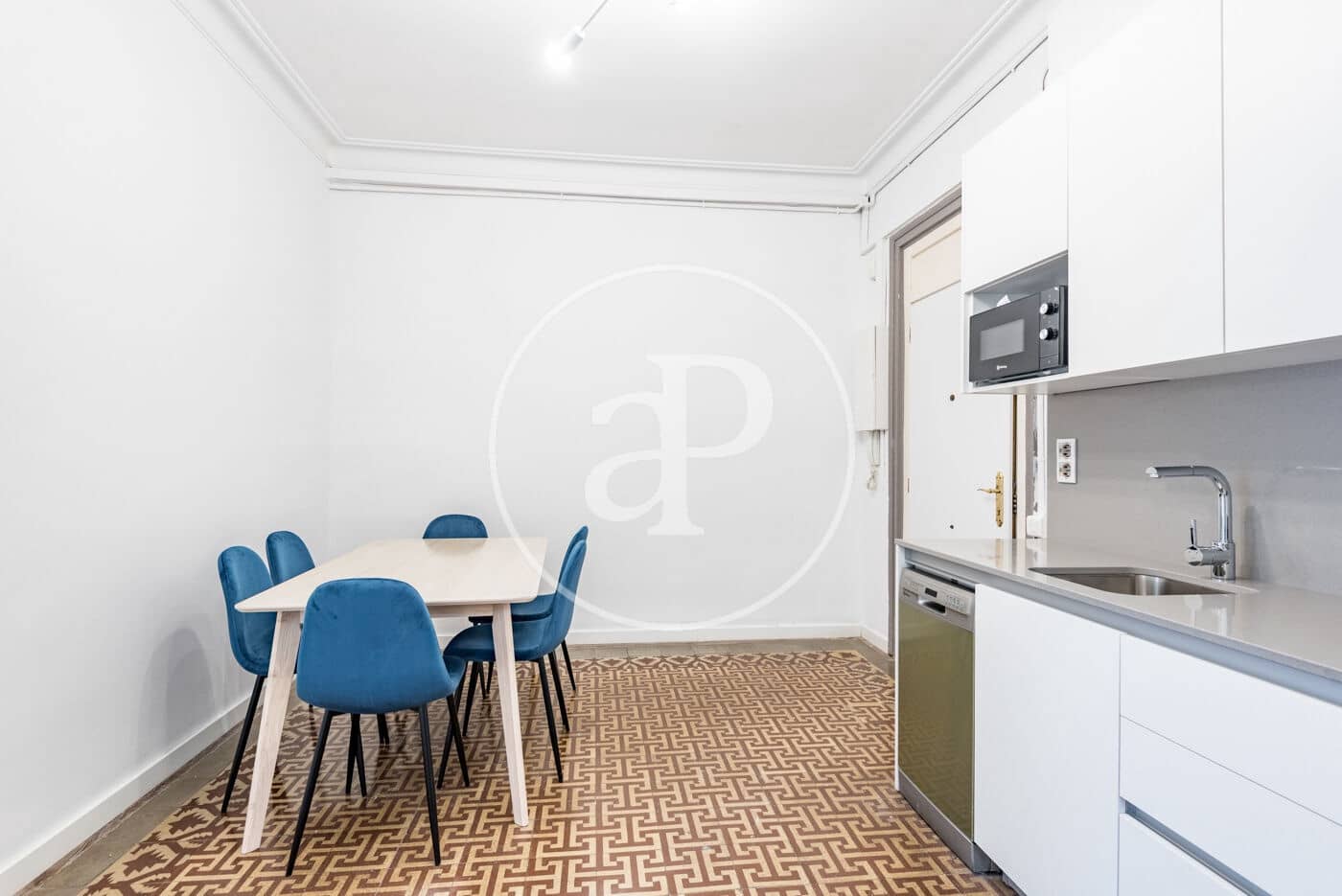 3 soveværelse Lejlighed til leje i Barcelona by - € 2.200 (Ref: 8929168)