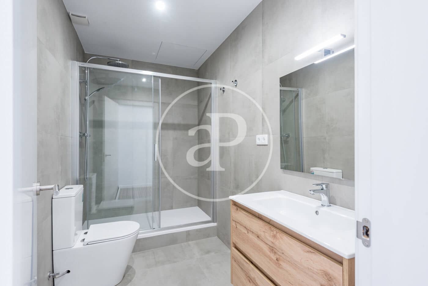 3 soveværelse Lejlighed til leje i Barcelona by - € 2.200 (Ref: 8929168)