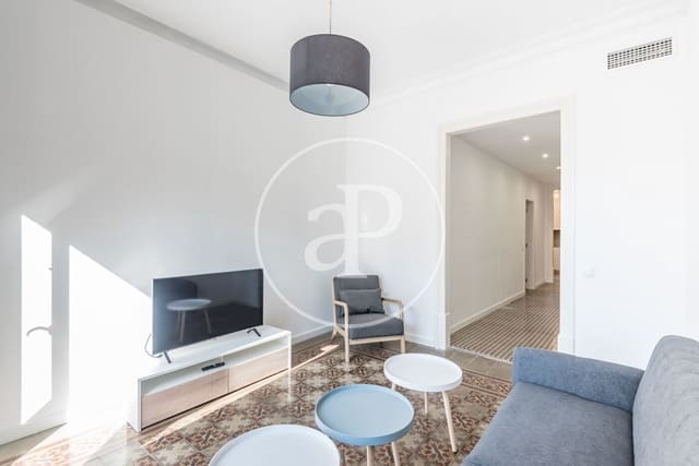 3 soveværelse Lejlighed til leje i El Barri Gòtic, Barcelona by - € 2.200 (Ref: 8929168)