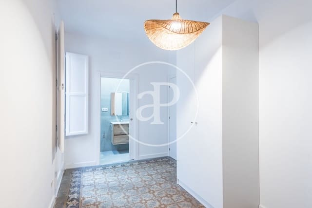 3 soveværelse Lejlighed til leje i El Barri Gòtic, Barcelona by - € 2.200 (Ref: 8929168)