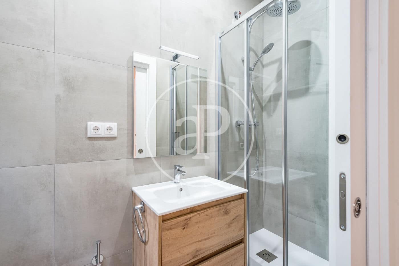 3 soveværelse Lejlighed til leje i Barcelona by - € 2.200 (Ref: 8929168)