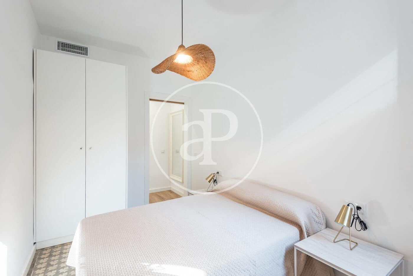 3 soveværelse Lejlighed til leje i Barcelona by - € 2.200 (Ref: 8929168)