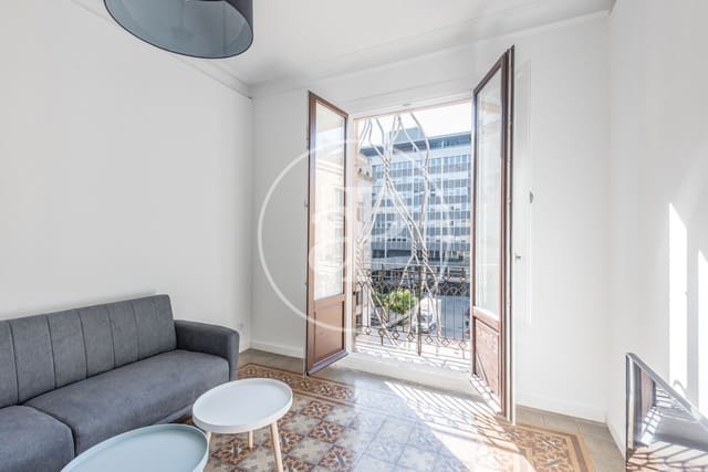 3 soveværelse Lejlighed til leje i El Barri Gòtic, Barcelona by - € 2.200 (Ref: 8929168)