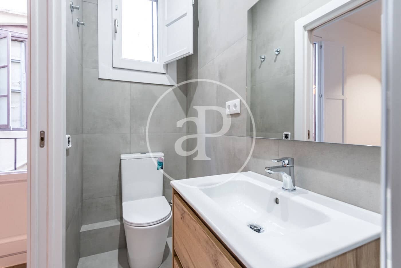 3 soveværelse Lejlighed til leje i Barcelona by - € 2.200 (Ref: 8929168)