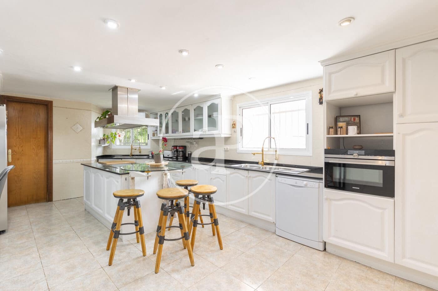 6 soveværelse Villa til salg i Barcelona by - € 1.200.000 (Ref: 8935444)