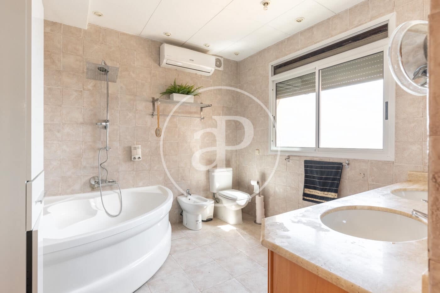 6 soveværelse Villa til salg i Barcelona by - € 1.200.000 (Ref: 8935444)