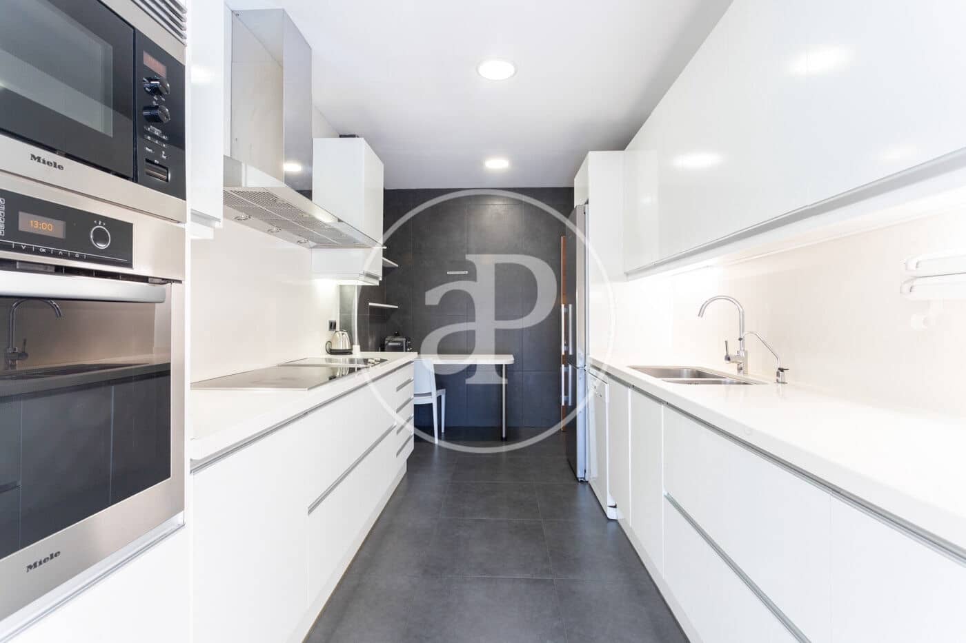 Villa/Maison de 6 chambres à louer à Barcelone ville avec piscine - 7 900 € (Ref: 8935453)