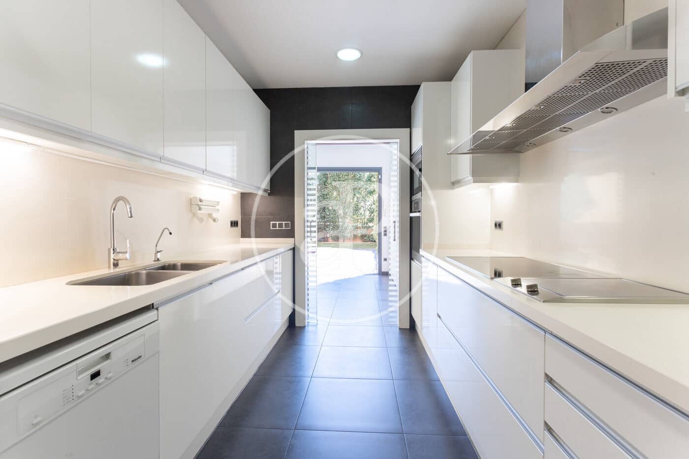 Villa/Maison de 6 chambres à louer à Barcelone ville avec piscine - 7 900 € (Ref: 8935453)