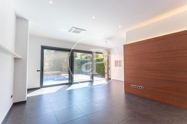 6 soverom Villa til leie i La Vila de Gràcia, Barcelona by med svømmebasseng - € 7 900 (Ref: 8935453)