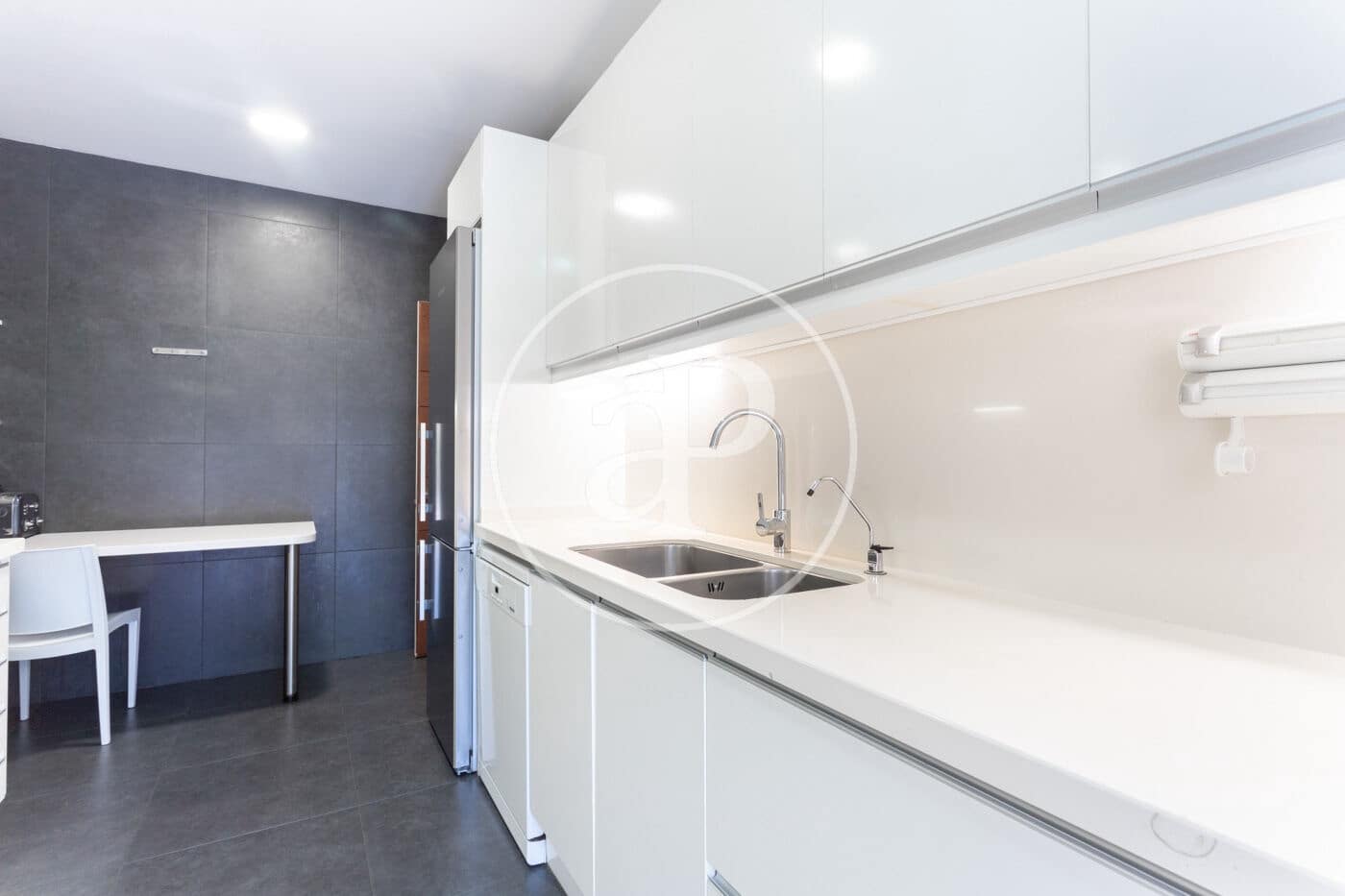 Villa/Maison de 6 chambres à louer à Barcelone ville avec piscine - 7 900 € (Ref: 8935453)