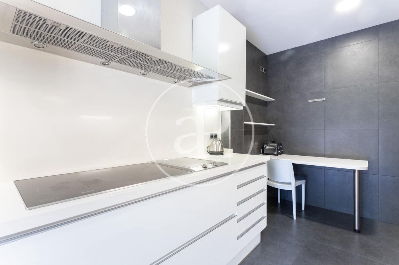 Villa/Maison de 6 chambres à louer à Barcelone ville avec piscine - 7 900 € (Ref: 8935453)