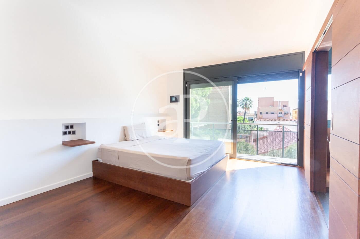 Villa/Maison de 6 chambres à louer à Barcelone ville avec piscine - 7 900 € (Ref: 8935453)