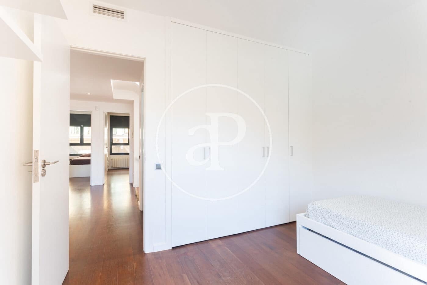 Villa/Maison de 6 chambres à louer à Barcelone ville avec piscine - 7 900 € (Ref: 8935453)