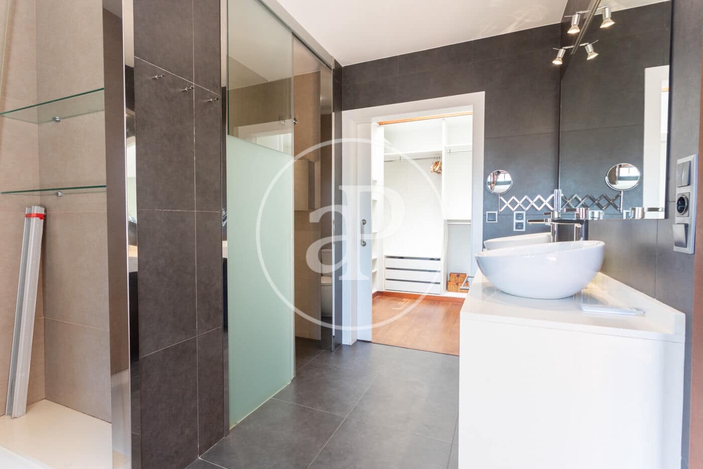 Villa/Maison de 6 chambres à louer à Barcelone ville avec piscine - 7 900 € (Ref: 8935453)