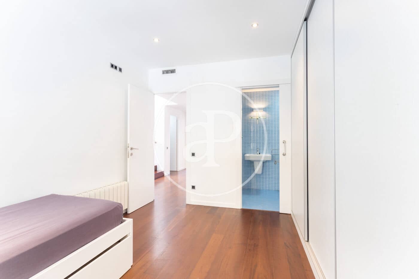 Villa/Maison de 6 chambres à louer à Barcelone ville avec piscine - 7 900 € (Ref: 8935453)