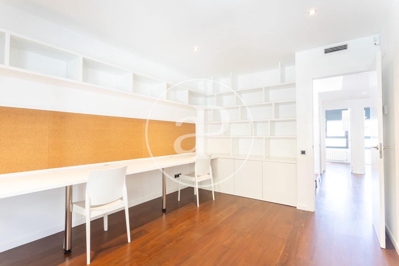 Villa/Maison de 6 chambres à louer à Barcelone ville avec piscine - 7 900 € (Ref: 8935453)