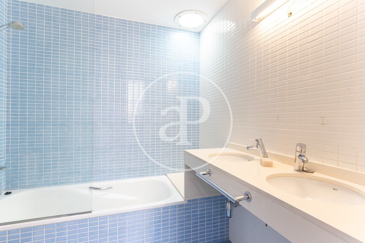 Villa/Maison de 6 chambres à louer à Barcelone ville avec piscine - 7 900 € (Ref: 8935453)