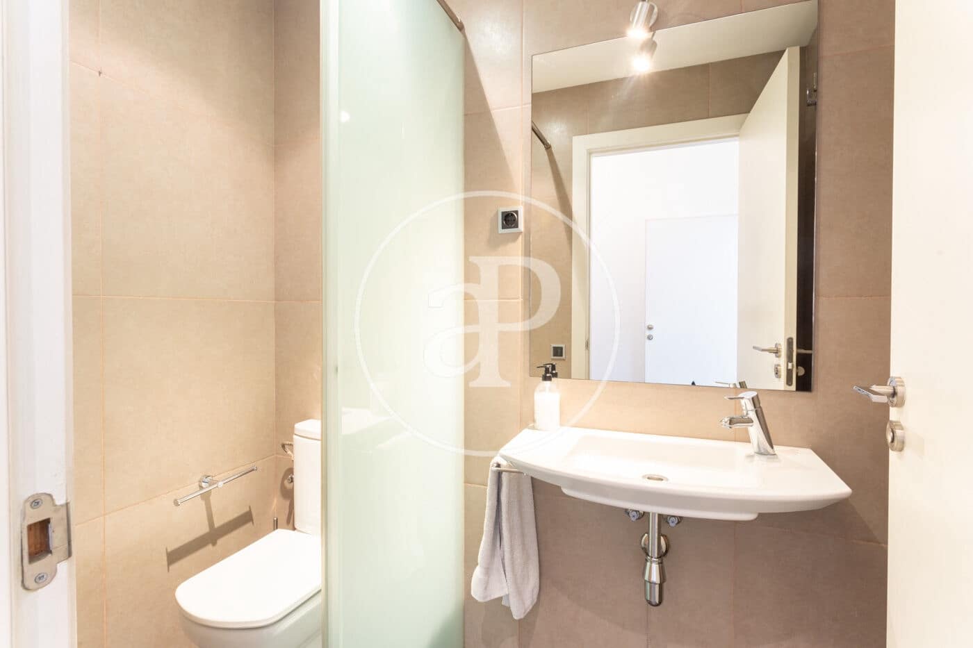 Villa/Maison de 6 chambres à louer à Barcelone ville avec piscine - 7 900 € (Ref: 8935453)