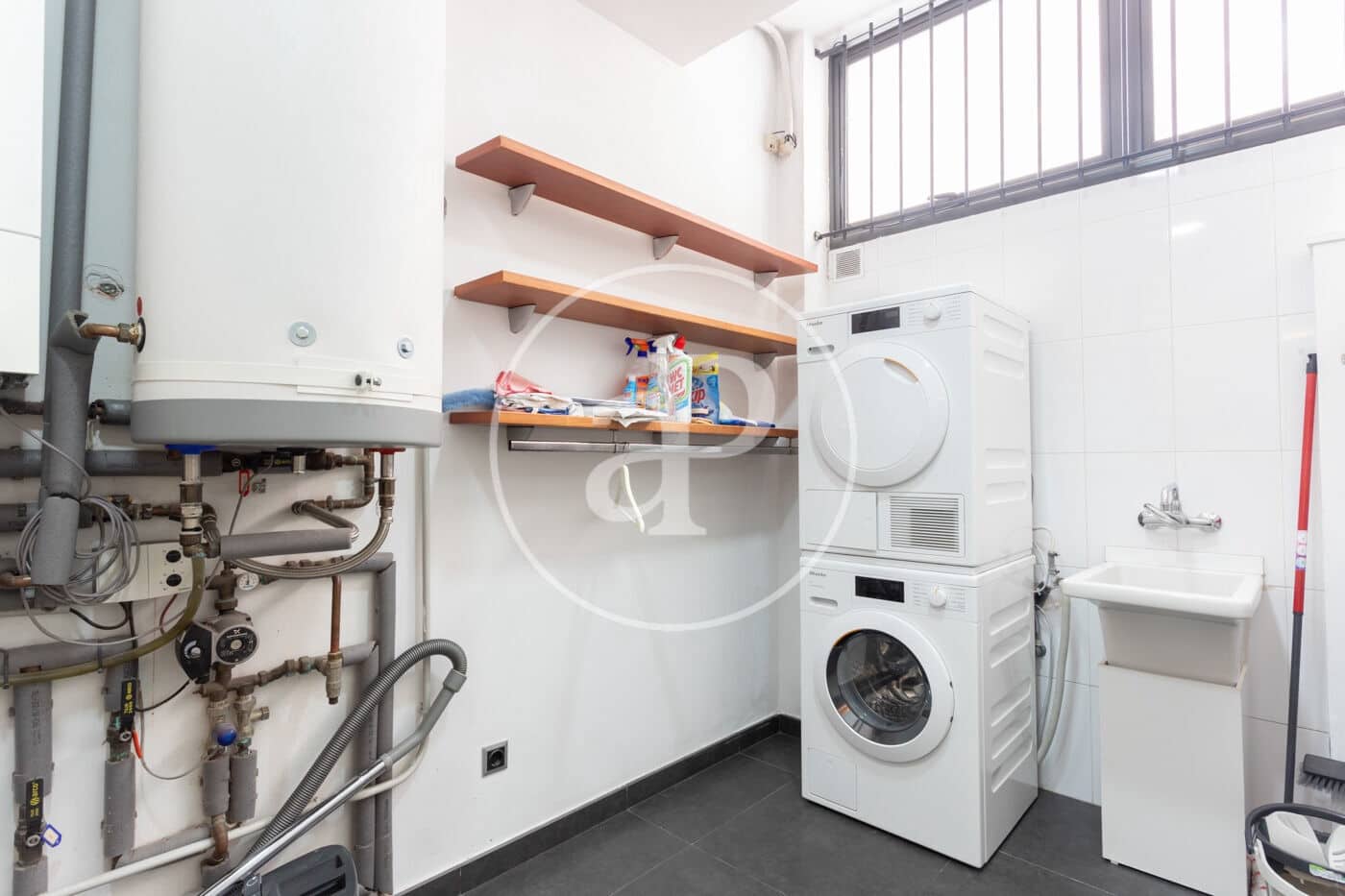 Villa/Maison de 6 chambres à louer à Barcelone ville avec piscine - 7 900 € (Ref: 8935453)