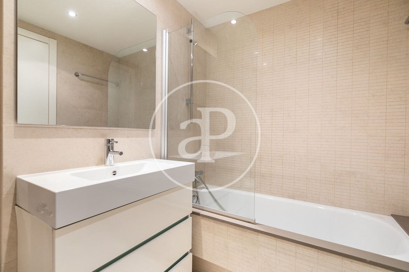 3 soveværelse Lejlighed til salg i Barcelona by - € 990.000 (Ref: 8937305)