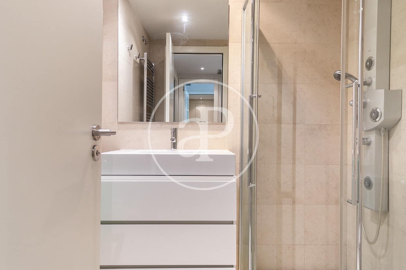 3 soveværelse Lejlighed til salg i Barcelona by - € 990.000 (Ref: 8937305)