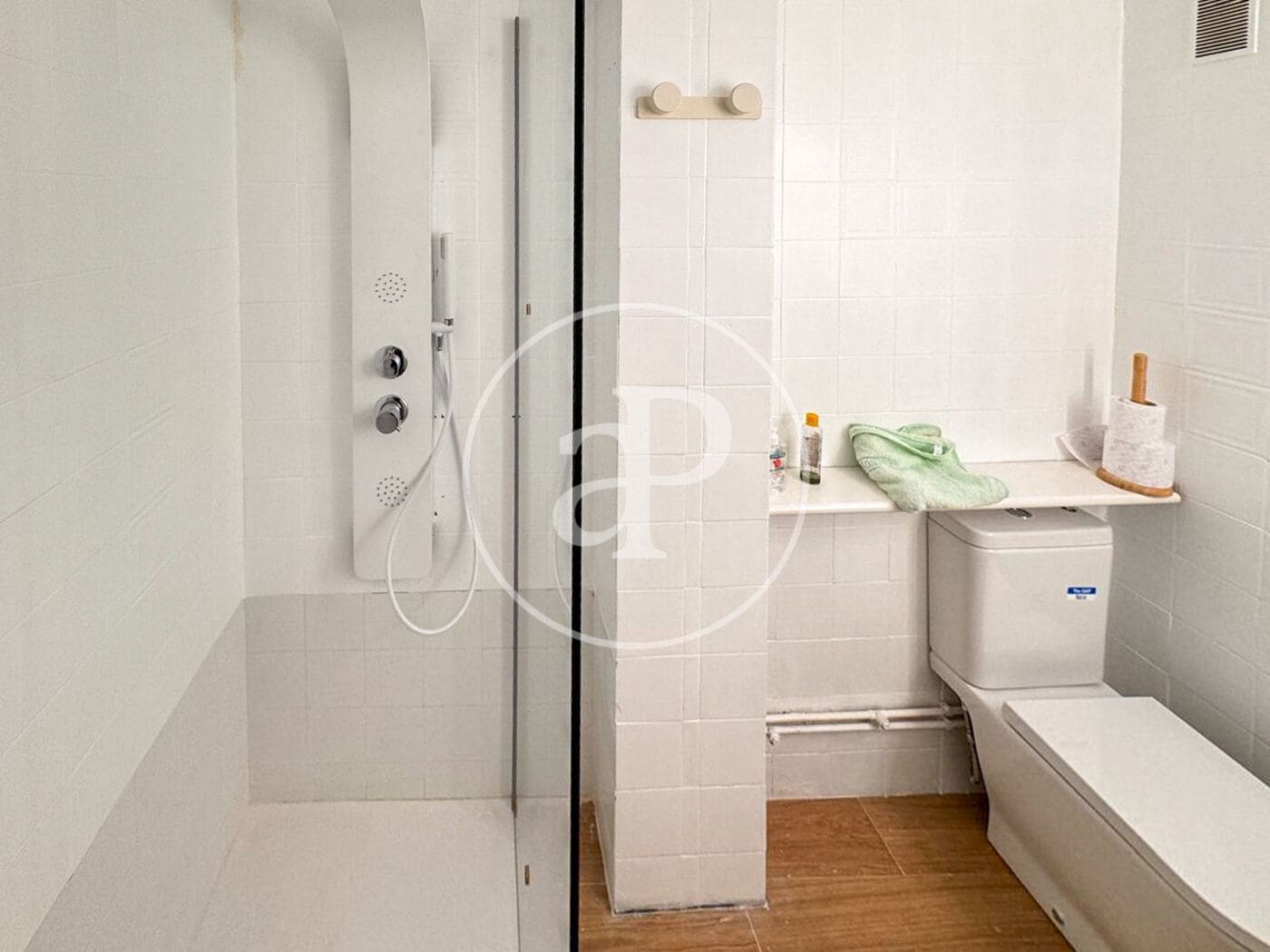 4 quarto Apartamento para arrendar em Barcelona cidade - 2 795 € (Ref: 8986673)