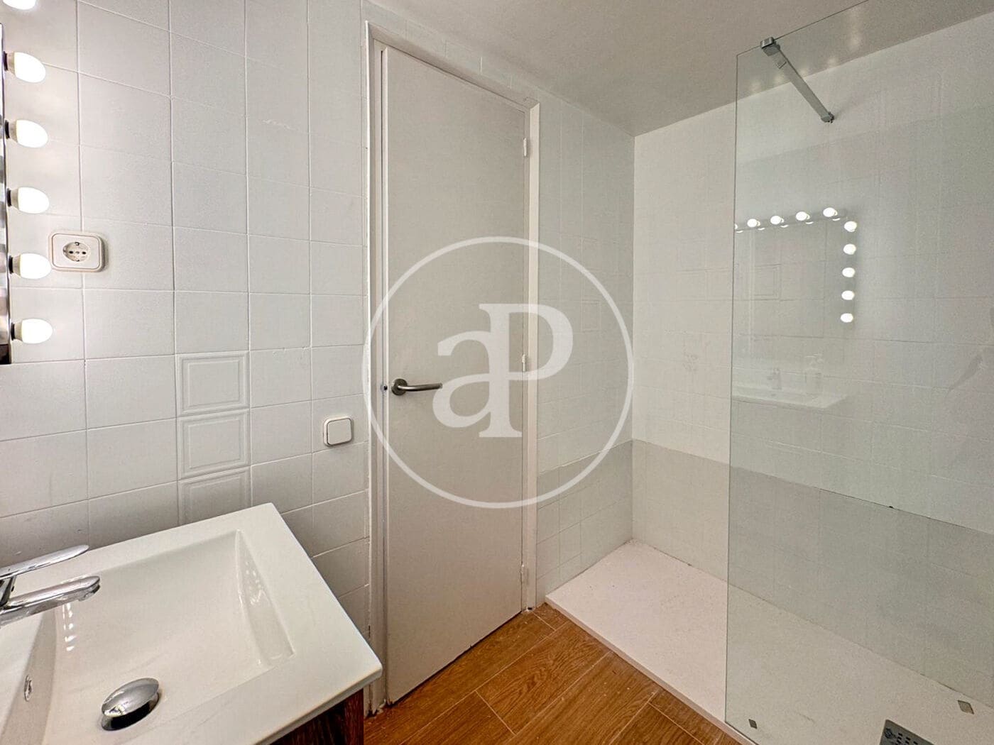 4 quarto Apartamento para arrendar em Barcelona cidade - 2 795 € (Ref: 8986673)