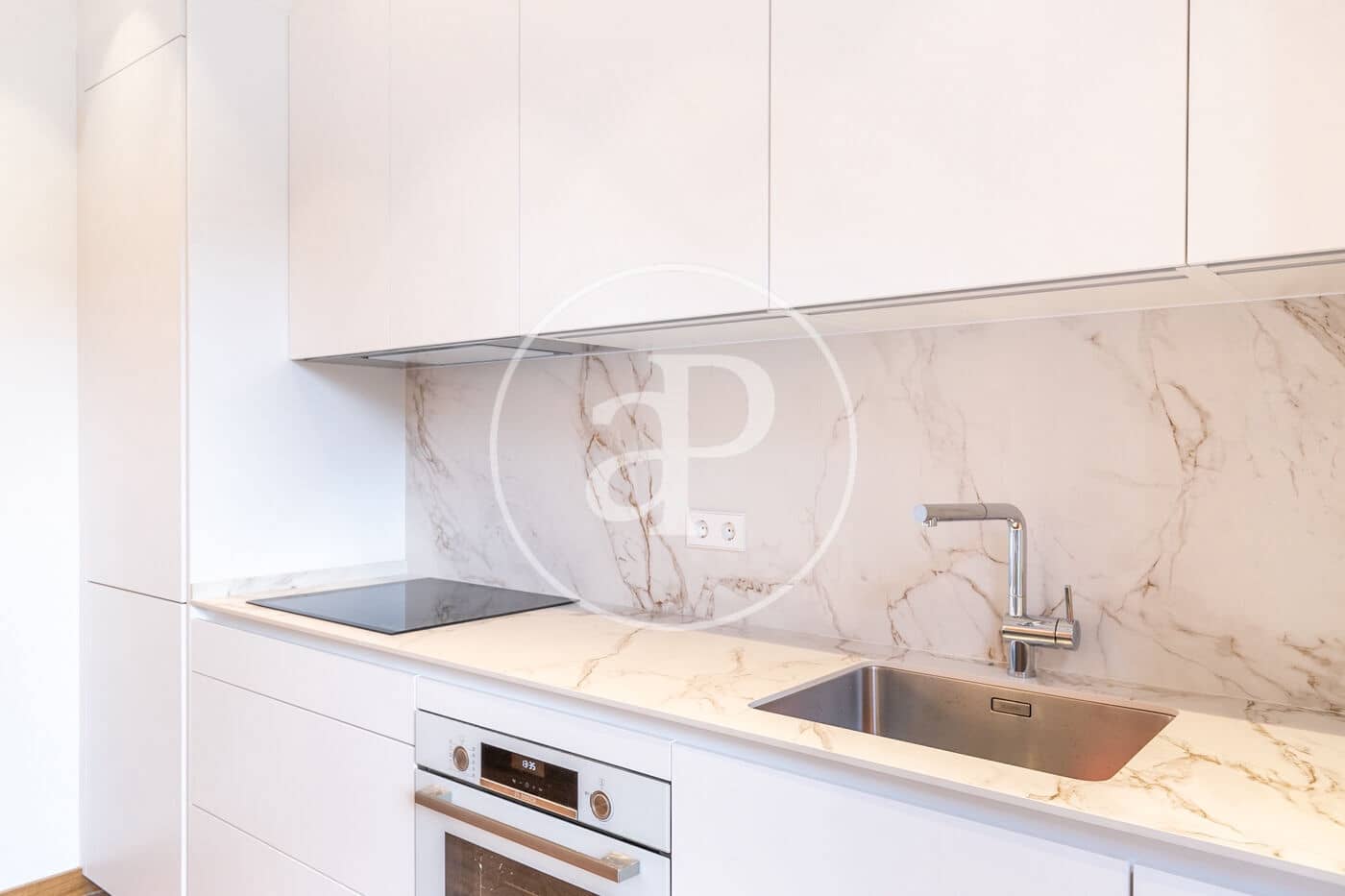 Appartement de 5 chambres à louer à Barcelone ville - 3 150 € (Ref: 8986683)