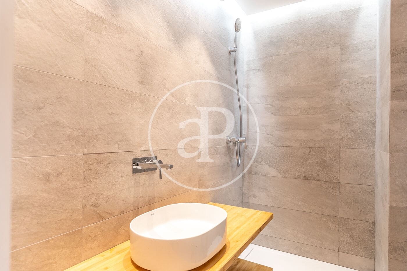 Appartement de 5 chambres à louer à Barcelone ville - 3 150 € (Ref: 8986683)