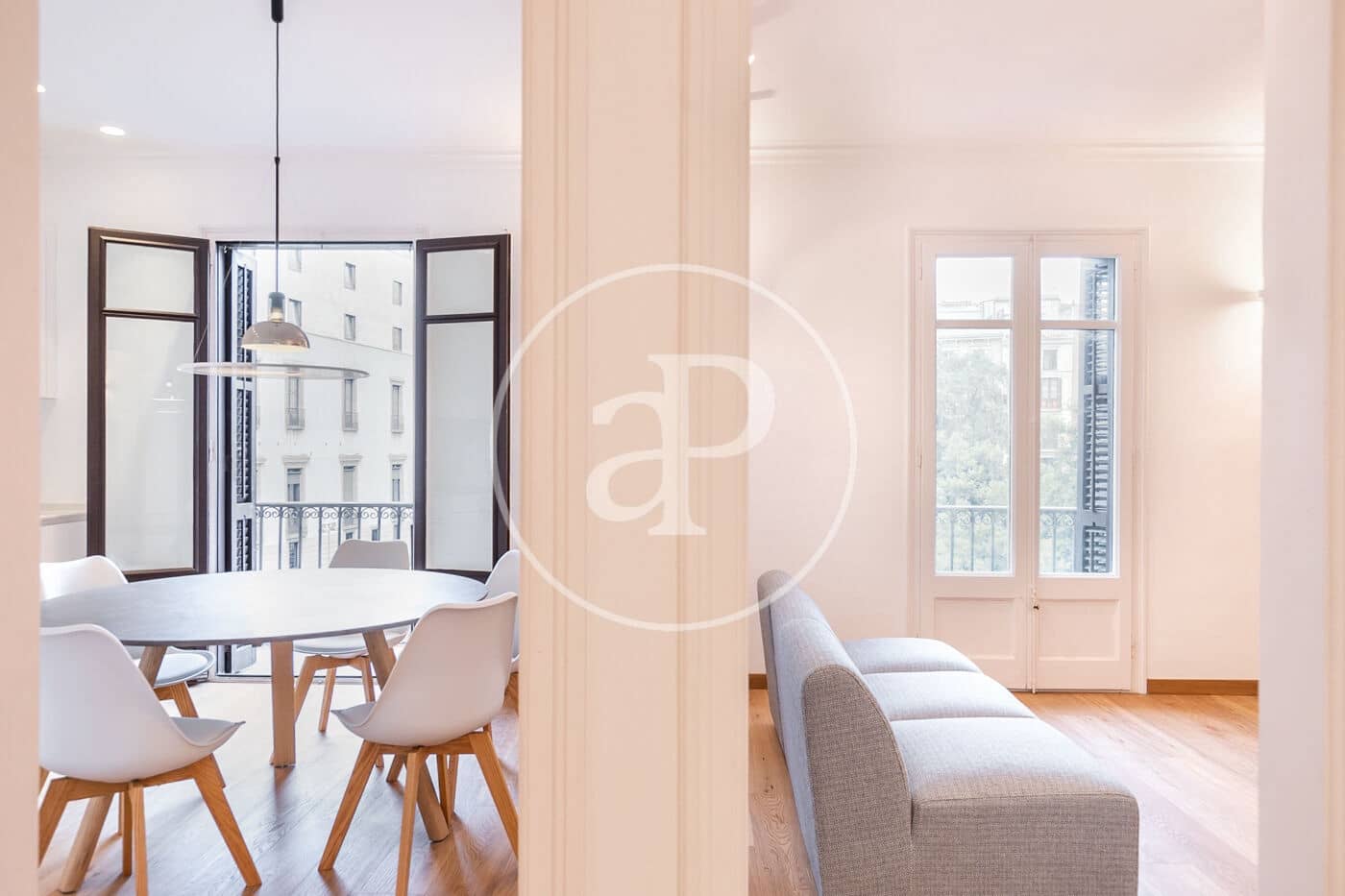 Appartement de 5 chambres à louer à Barcelone ville - 3 150 € (Ref: 8986683)